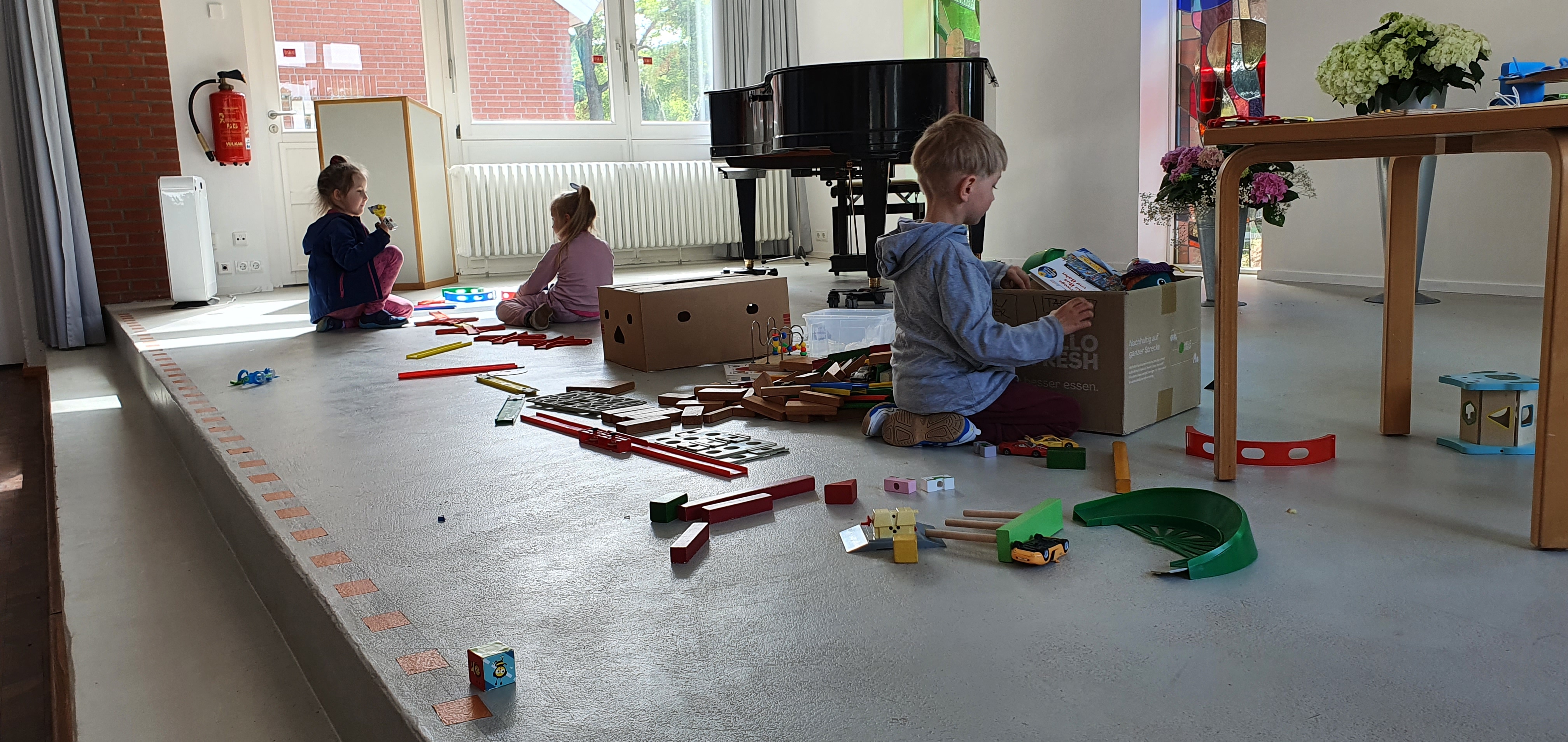 Spielende Kinder im Offenen Treff